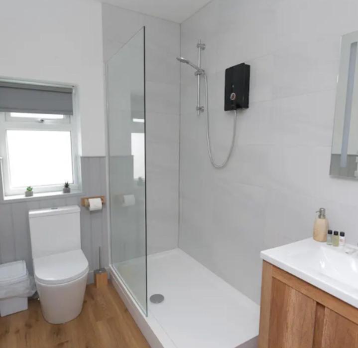 Adorable 1 Bedroom Country Cottage Bodewryd Экстерьер фото