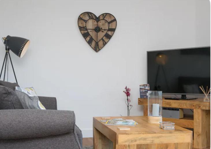 Adorable 1 Bedroom Country Cottage Bodewryd Экстерьер фото